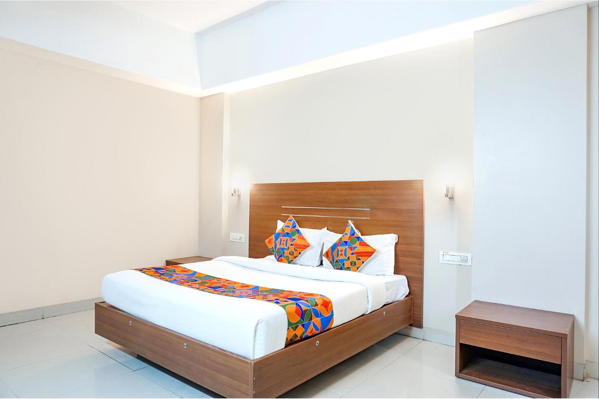 Fabhotel Classic Executive Phursungi Екстер'єр фото